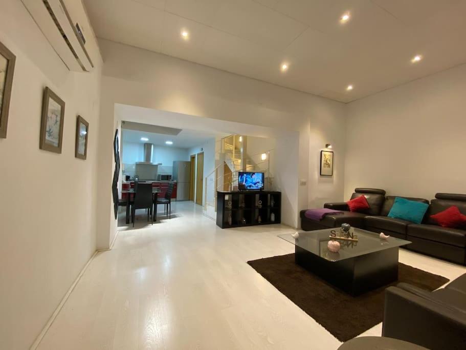 Luxury Complete Building In The Heart Of Seville Exterior photo
